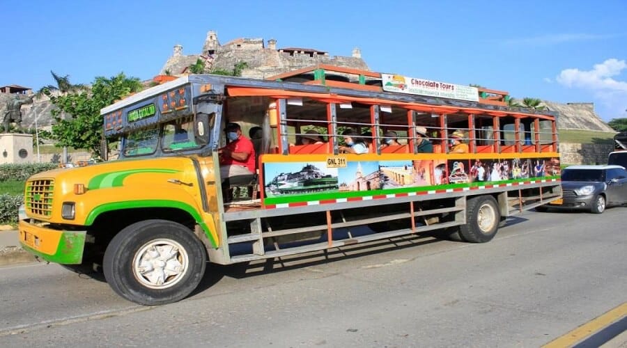 City tour en chiva por cartagena recorrido historico